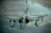 Fransız Mirage 2000, KC-10A 2009-12-06.JPG'den yakıt ikmalini bitiriyor