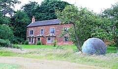 Depan Rumah Tua di Hopwell Hall Farm - geograph.org.inggris - 862642.jpg