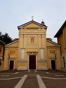 Photo frontale de l'église Saint-Pierre-et-Paul, Arese.jpg