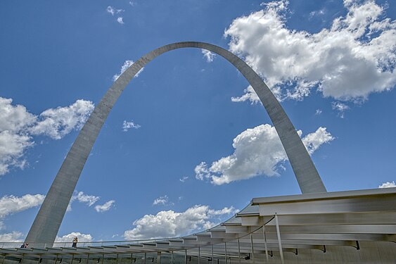 View of Gateway Arch from entry building