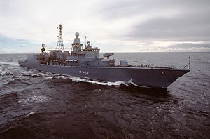 Неміс фрегаты Бремен (F 207) .jpg