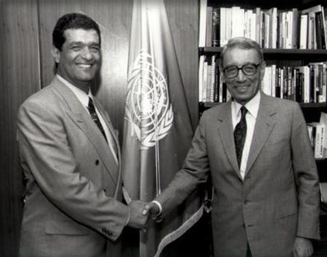 Boutros Ghali in his office in the United Nations Secretariat (1994).