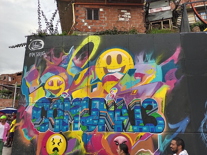 File:Graffitour, Medellín 09.jpg