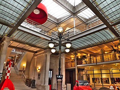 سالن ورودی فروشگاه‌های وُاکز سابق، اکنون مرکز کمیک استریپ بلژیک