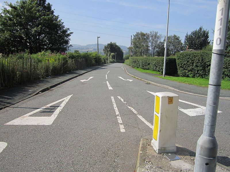 File:Halton Station Road, Runcorn (1).JPG