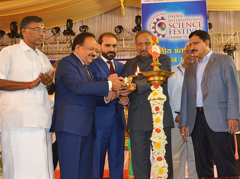 File:Harsh Vardhan lighting the lamp to mark the inauguration of the India International Science Festival 2017, at Anna University, in Chennai.jpg