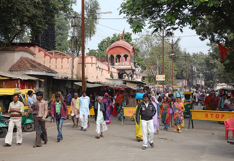 File:Harsiddhi Marg, Ujjain 01.jpg