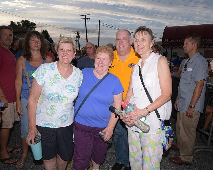 File:Havre De Grace 1st Friday (41491948440).jpg