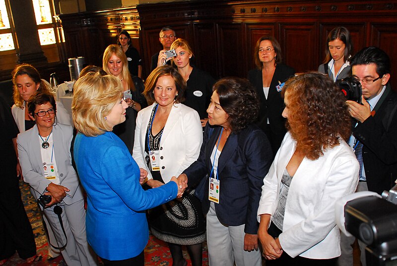 File:Hillary Clinton visits Uruguay (4400220618).jpg