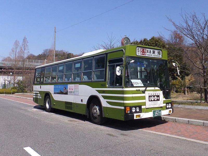 File:Hiroden Bus Kure 99657-1.JPG