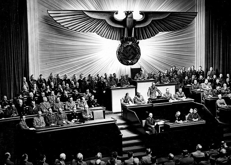 File:Hitler erklærer USA krig, 1941.jpg