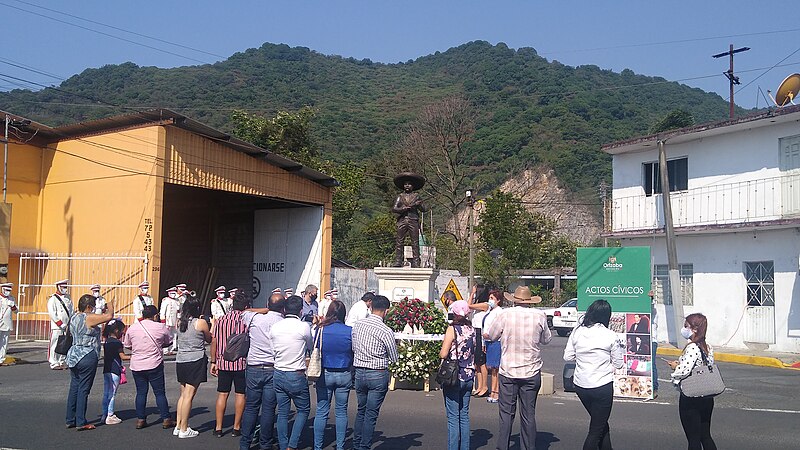 File:Homenaje a Emiliano Zapata en su 102 aniversario luctuoso en Orizaba 10.jpg