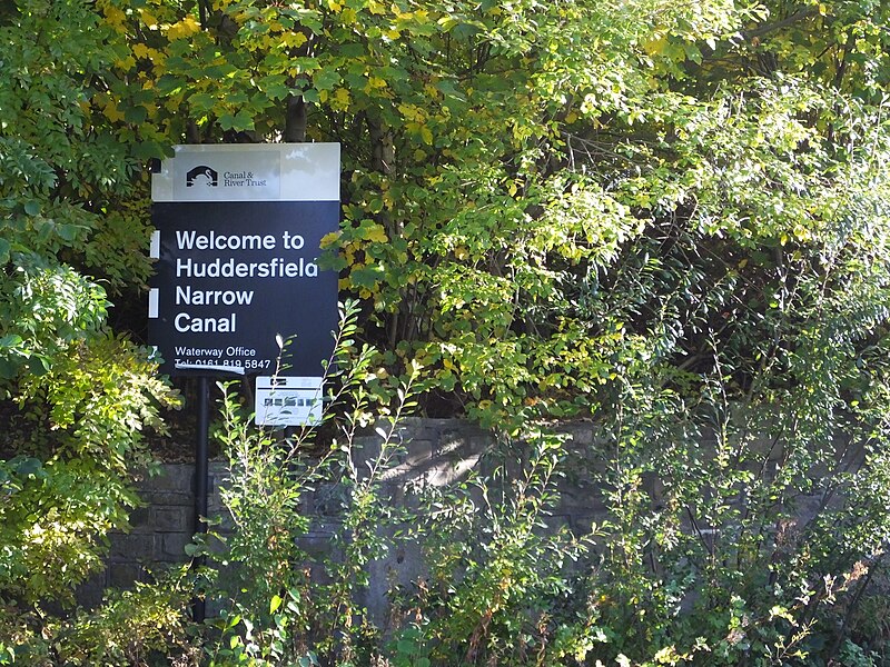 File:Huddersfield Narrow Canal Whitelands Basin 3734.JPG