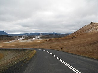 Námaskarð, Blick von der Straße auf das Heißquellengebiet Hverarönd