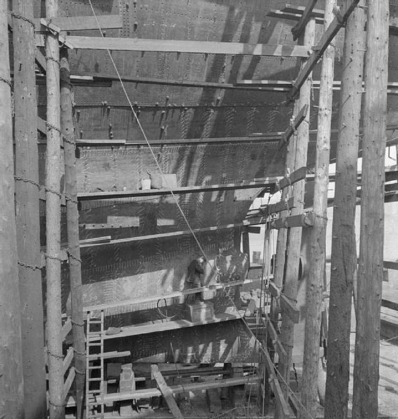 File:In a British Shipyard- Everyday Life in the Shipbuilding Industry, UK, 1943 DB11.jpg