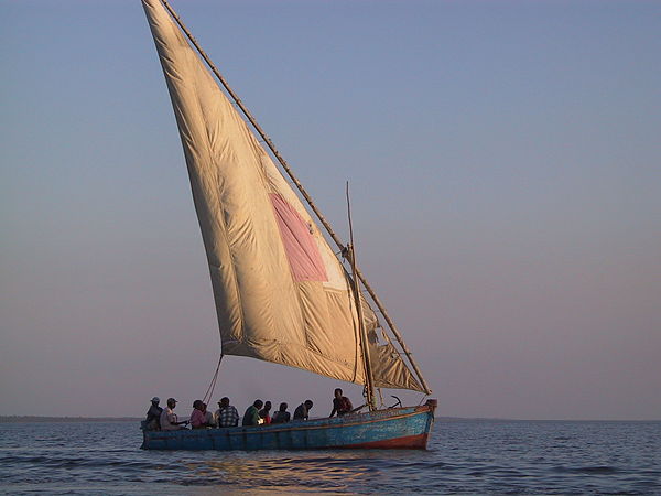 Dhow with lateen sail in "bad tack" with the sail pressing against the mast, in Mozambique.