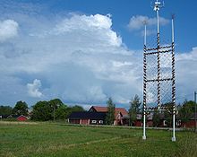 Der Mittsommerbaum in Norrby (Iniö) ist ein sichtbares Zeichen der finnlandschwedischen Kultur.