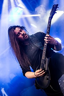 Friman performing with Insomnium in 2017