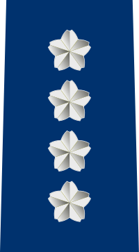 تصویر چهار نشان ساکورا مانند بر روی درجهٔ نظامی ژنرال نیروی هوایی ژاپن