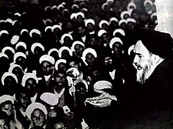 Ruhollah Khomeini: Nuoruus, Oppineena ja opettajana, Maanpako