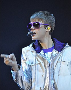 Justin Bieber, aprile 2011.jpg