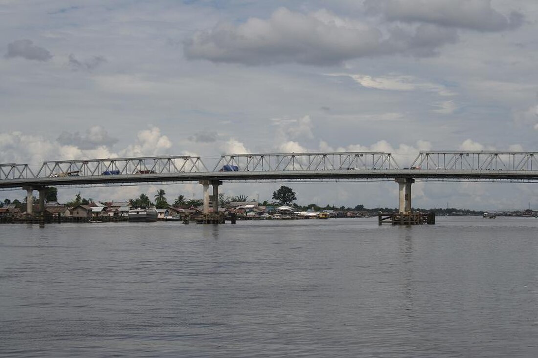 File:Kapuas bridge.jpg