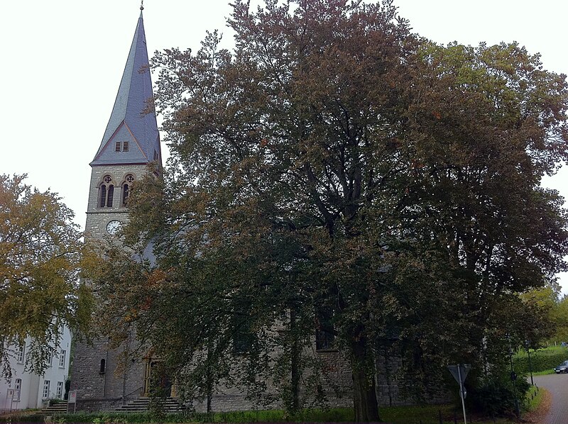 File:Katholische Pfarrkirche, Pastor-Vömel-Straße.jpg