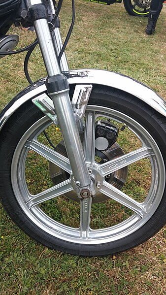 File:Kawasaki KH400 front wheel.jpg