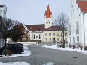 Kreis Neumarkt Berg Kirche St Vitus und Rathaus.JPG