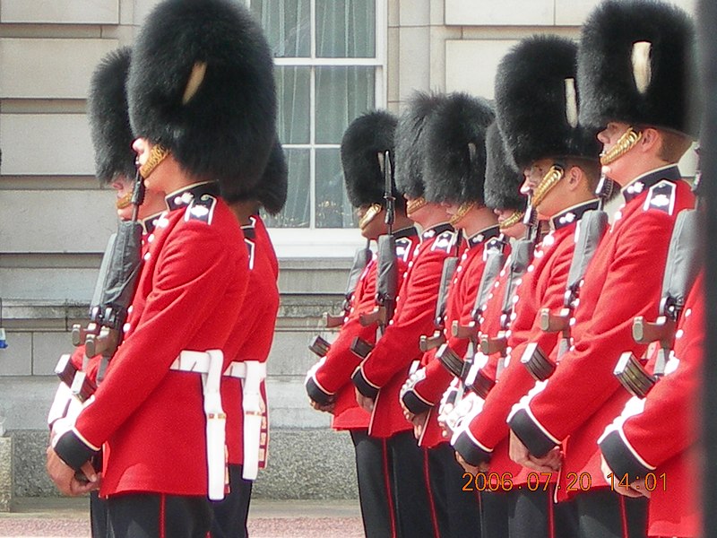 File:LONDON Buckingham Palace Garzile - panoramio.jpg