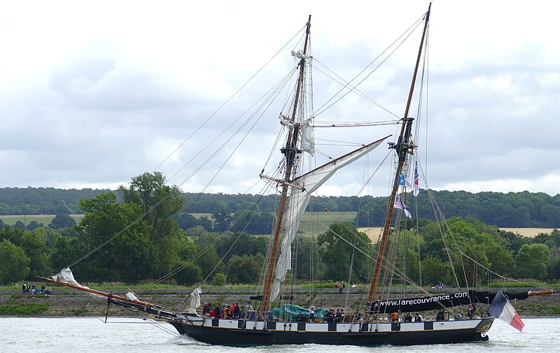 File:La Recouvrance on the last day of the Rouen Armada 2019, on the River Seine from Rouen to Le Havre ... (48082380243).jpg