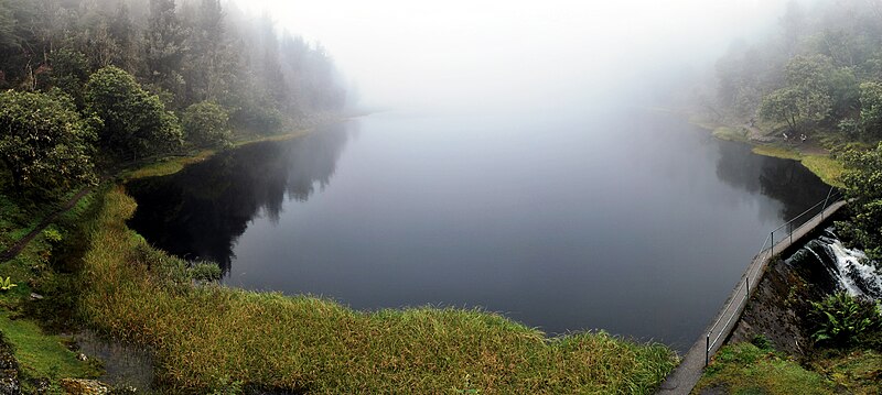 File:Laguna Victoria.jpg