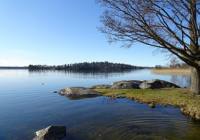 Vägbeskrivningar till Lambarö med kollektivtrafik