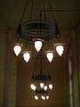 Lampen in de synagoge van Alexandrië (389489349) .jpg