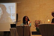 Deutsch: Lange Nacht der Kirchen 2022 in der Pfarrkirche Hinterbrühlam 10. Juni 2022, als Gäste die Friedensaktivistin Timna Brauer und den Mediziner, Theologen und Bestseller-Autor Prof. DDr. Johannes Huber - als Moderator Heinz Nußbaumer