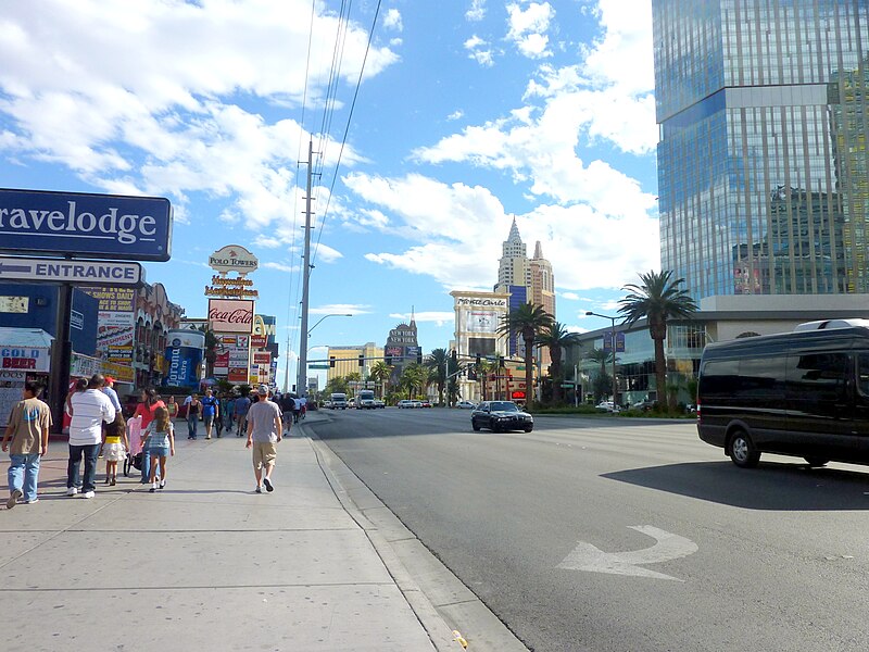 File:Las Vegas Strip (7977558674).jpg