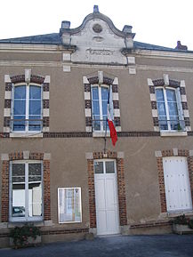 Le Poislay - Town hall.JPG
