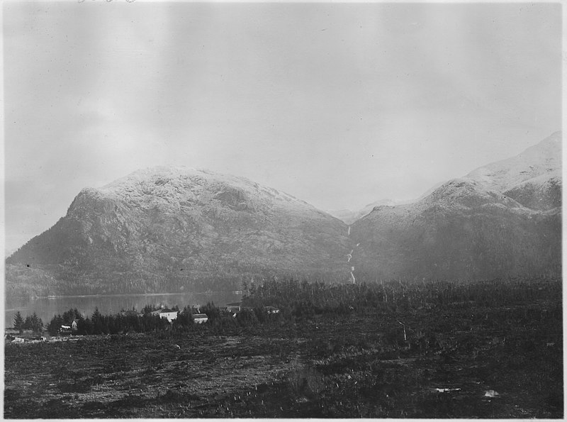 File:Left-Leadville Mt. (Center, Chester Falls.) Right, Purple Mountain Square house is home of Eli Tait. - NARA - 297369.jpg