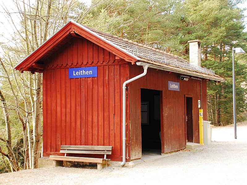 File:Leithen Bahnhof.JPG