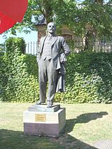 Statue in the museum in Kozlowka, moved from Poronin, 2008 Lenin z Poronina.jpg