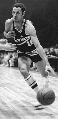 Wilkens jugando para los Supersonics en 1968