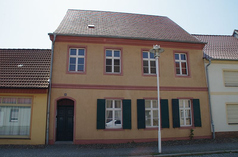 File:Lindenstraße 83 Haus Luckau.jpg