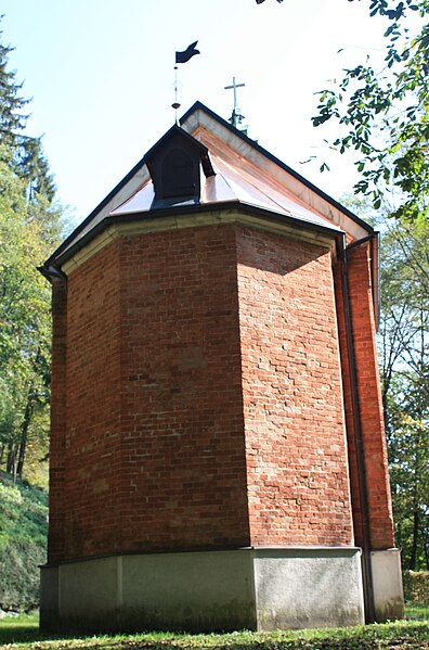 File:Lippitzbach - Grabkapelle - Rückseite.jpg