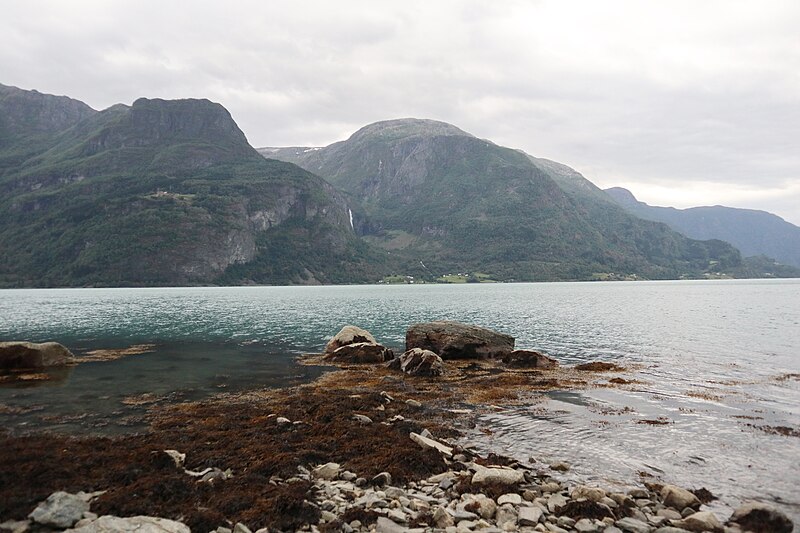 File:Lusterfjorden.jpg