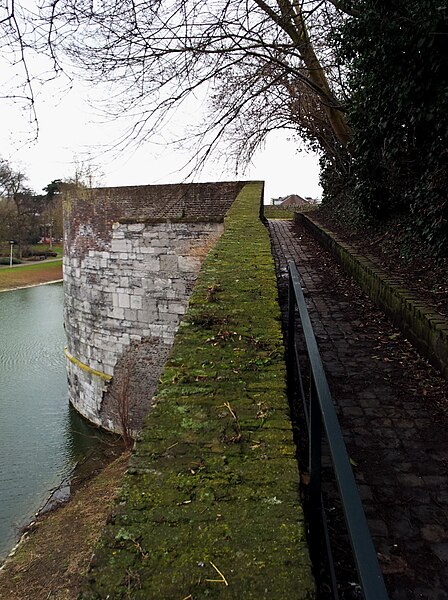 File:Maastricht2015, zicht vanuit het noordoosten op rondeel Haet ende Nijt.jpg