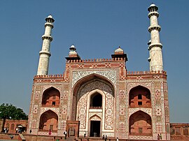 Main Gate to the Akbar's Tomb, Sikandra.jpg
