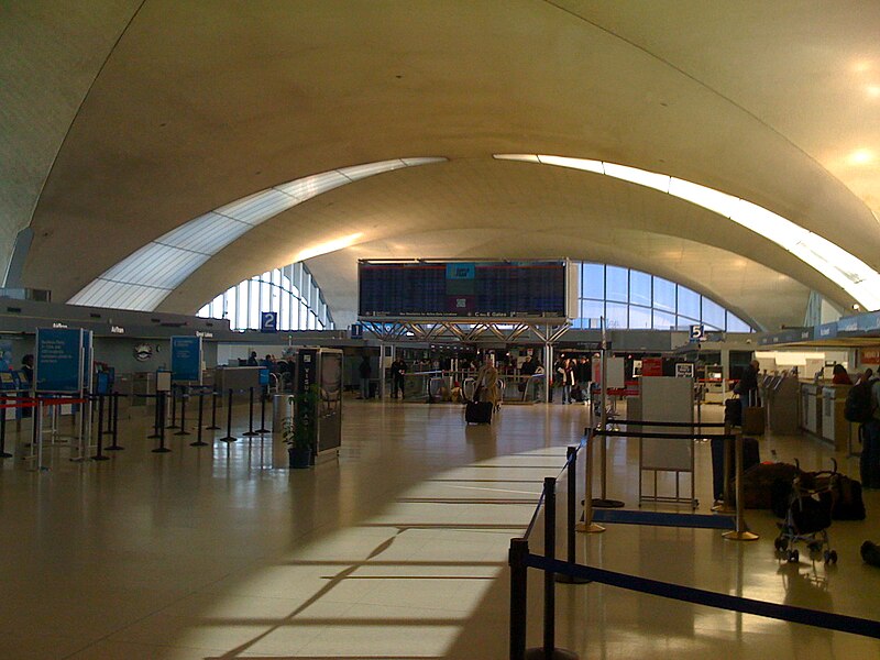 File:Main Terminal, Lambert-St. Louis International Airport.jpg