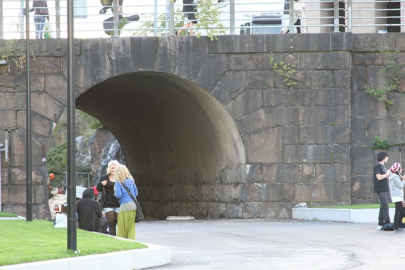 File:Mannerheimintie bridge 1.jpg