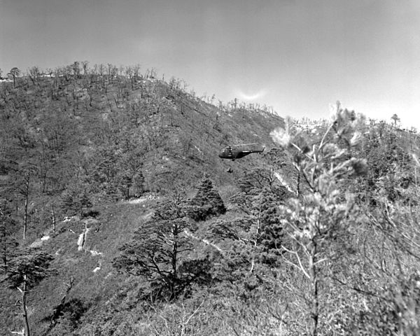 A U.S. Marine Corps HRS delivering supplies near Hill 812.