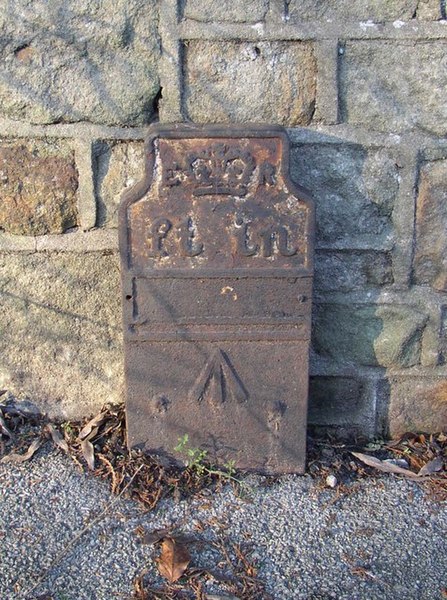 File:Marker post, Hest Bank - geograph.org.uk - 642498.jpg